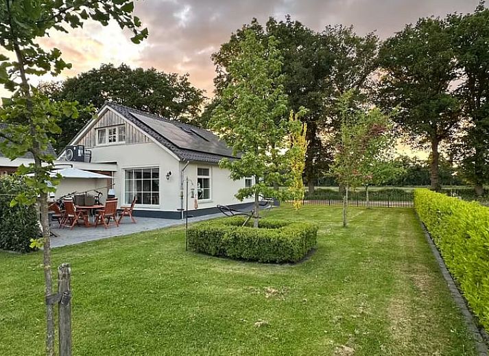 Cozy cottage in Enschede with spacious garden in Twente, Overijssel.