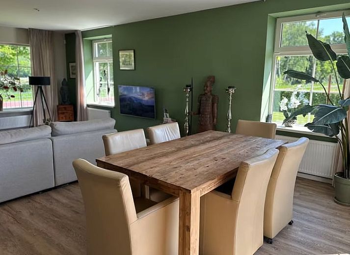 Driveway to the cottage in Enschede, located in green Twente.