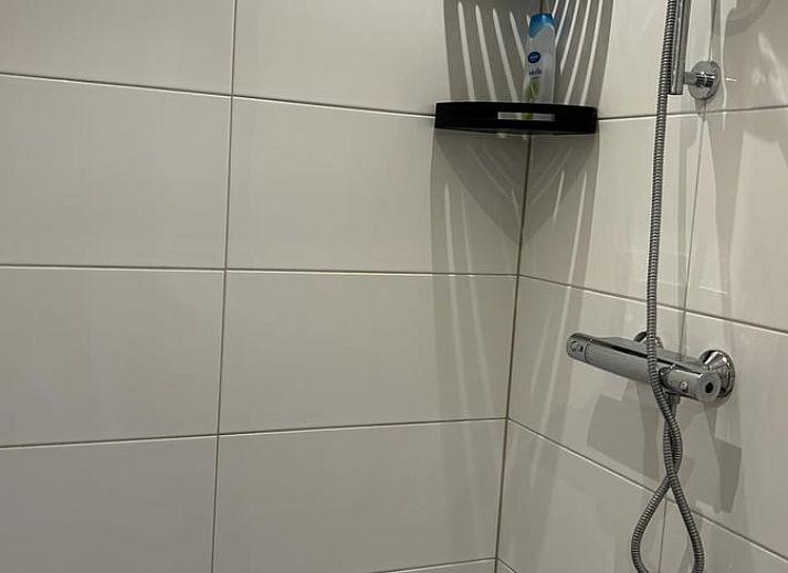 Gemuetliche Sitzecke auf der Terrasse von Huisje in Enschede, Ferienhaus in Overijssel.