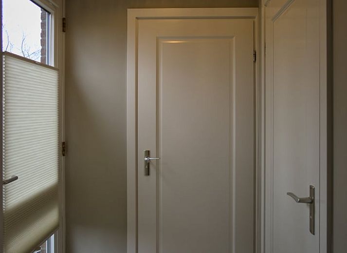 Intiem terras met zitje bij Vakantiehuis in Oldenzaal, Twente, ideaal voor ontspannen momenten in de natuur.