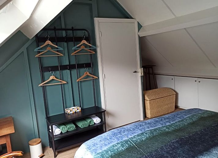 Blick auf die weiten Grasflaechen rund um das Ferienhaus in Oldenzaal, Twente, Overijssel.