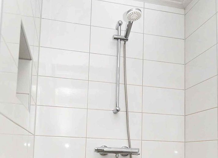 Moderne keuken in vakantiehuis OV424, Westerhaar-Vriezenveensewijk, Twente, Overijssel.