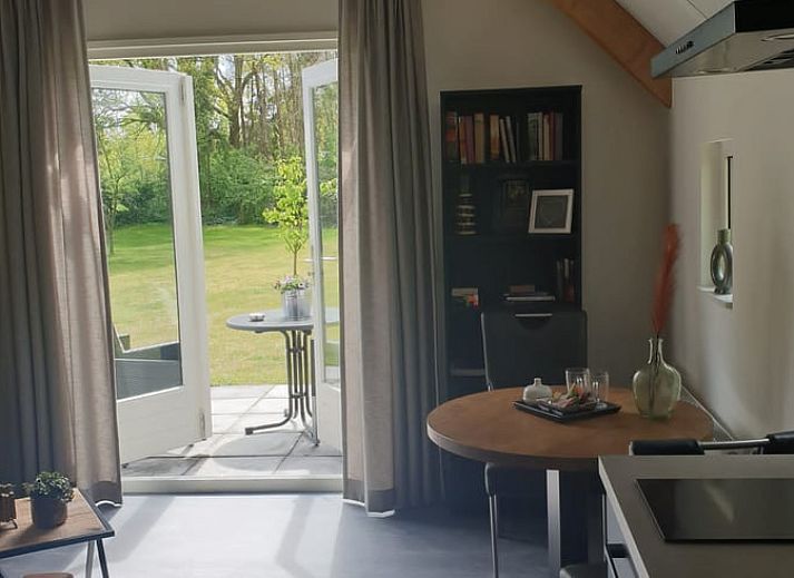 Prachtig uitzicht op natuurlijke omgeving nabij Huisje in Westerhaar-Vriezenveensewijk, Twente, met serene wateren en grasland.