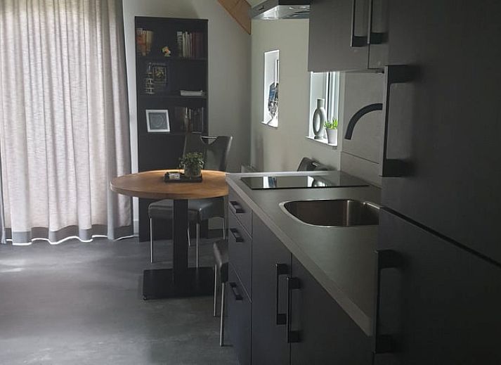 Prachtig uitzicht op natuurlijke omgeving nabij Huisje in Westerhaar-Vriezenveensewijk, Twente, met serene wateren en grasland.