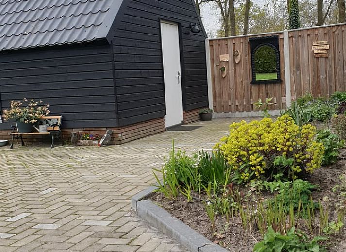 Stijlvolle badkamer in vakantiehuis Huisje in Westerhaar-Vriezenveensewijk, Twente, met moderne voorzieningen.