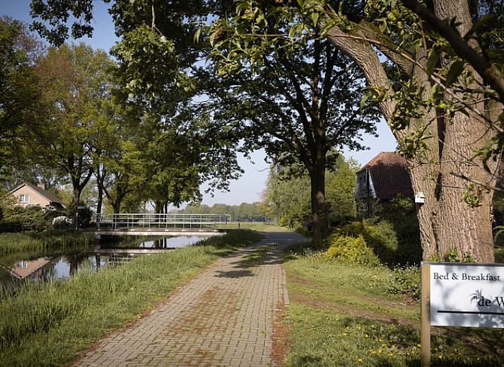 Moderne badkamer in vakantiehuisje in Westerhaar-Vriezenveensewijk, Twente, Overijssel.