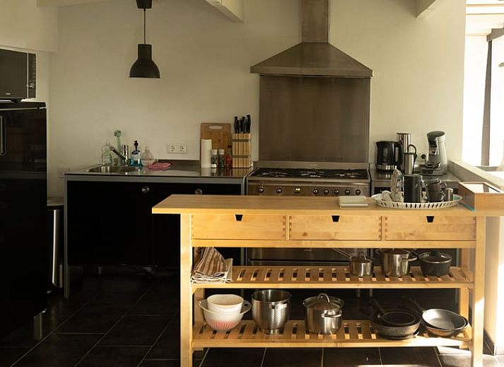 Stijlvolle douche en wastafel in vakantiehuisje in Westerhaar-Vriezenveensewijk, Twente, Overijssel.