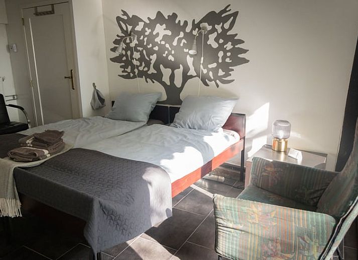 Stijlvolle douche en wastafel in vakantiehuisje in Westerhaar-Vriezenveensewijk, Twente, Overijssel.