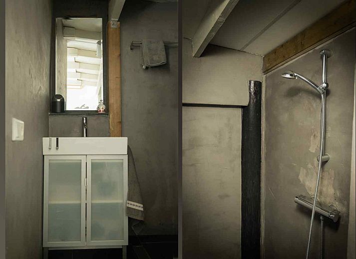 Moderne badkamer in vakantiehuis OV604, Westerhaar-Vriezenveensewijk, Twente.