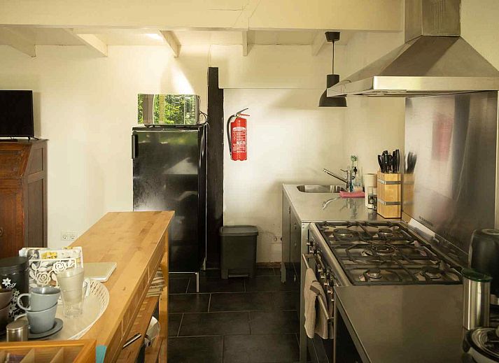 Zonnig terras bij vakantiehuis OV604 in Westerhaar-Vriezenveensewijk, Twente.