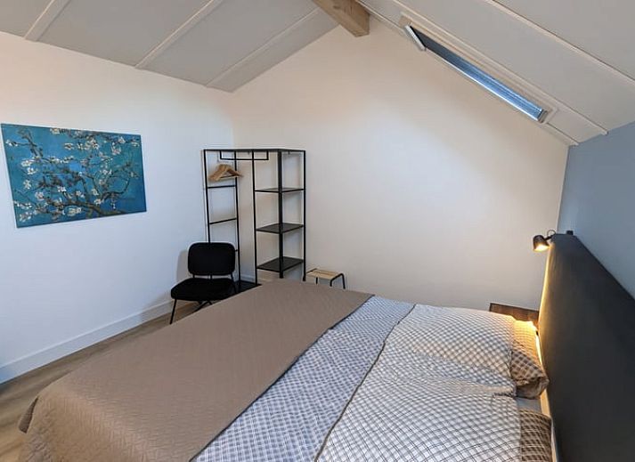 Exterior of Cottage in Markelo, Overijssel with modern architecture and green surroundings.