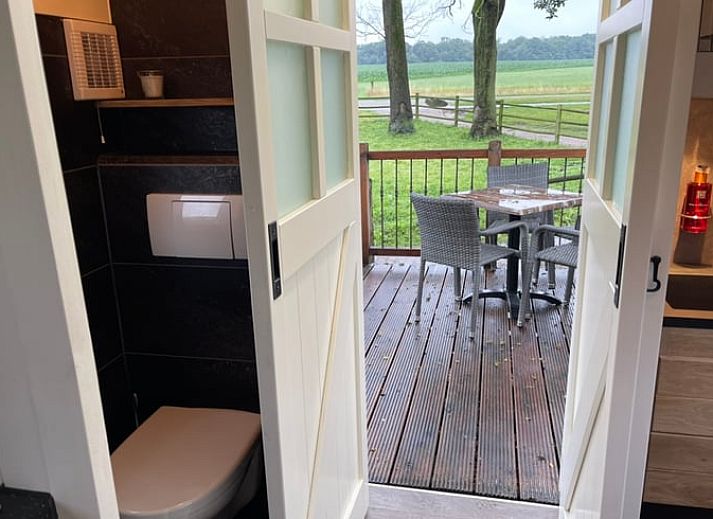 Praktische keuken in Vakantiehuisje in Markelo, Twente, Overijssel met vaatwasser en ruime gootsteen.