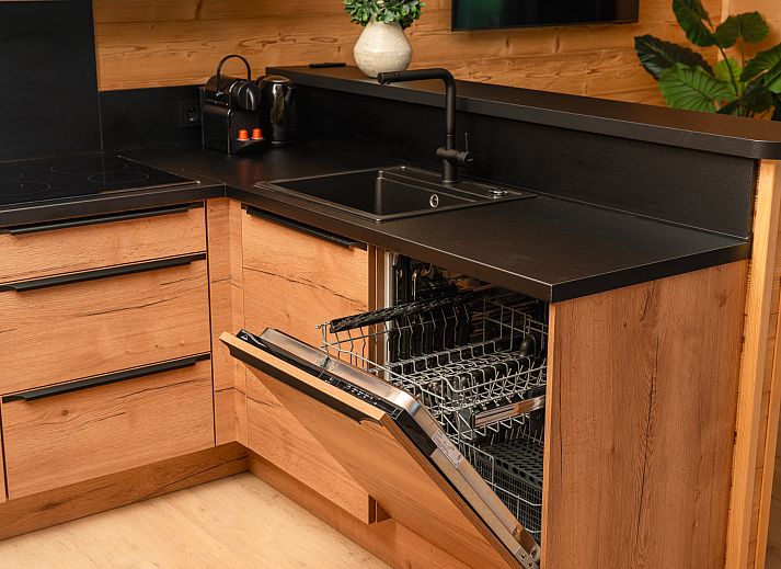 Terrassenhaus fr 2 Personen mit Sauna in Markelo, Twente, bietet eine schne Aussicht auf die grne Umgebung vom Ferienhaus aus.