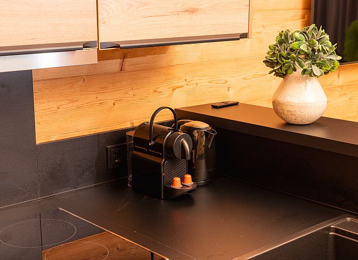 Geniessen Sie die Ruhe der Natur von der Veranda des Terrace lodge 2 Personen mit Sauna in Markelo, Twente, Overijssel.