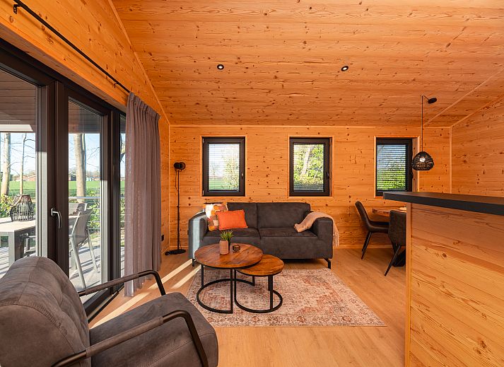 Geniessen Sie die Ruhe der Natur von der Veranda des Terrace lodge 2 Personen mit Sauna in Markelo, Twente, Overijssel.