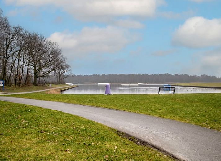 Stijlvolle keuken in Vakantiehuis in Usselo, Twente, compleet met moderne apparatuur en sfeervolle inrichting.