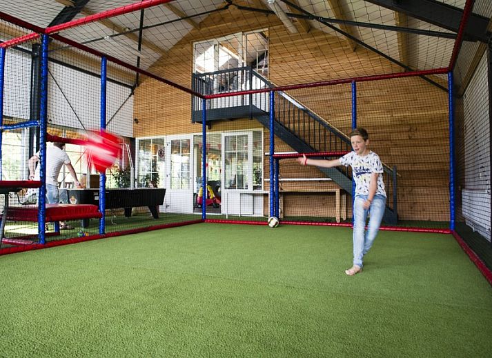 Volledig uitgeruste keuken met fornuis in vakantiehuis Zeldam, Enter, Twente.