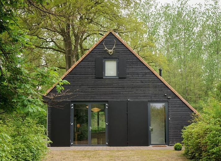 Gezellige eetruimte in Huisje in Enter, vakantiehuis in Twente, perfect voor diners in Overijssel.