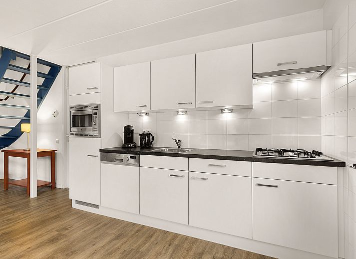 Gemuetliches Wohnzimmer mit Kamin im Bungalow Landgoed De Elsgraven, Enter, Twente