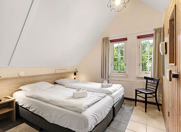 Gemuetliches Wohnzimmer mit Kamin im Bungalow Landgoed De Elsgraven, Enter, Twente