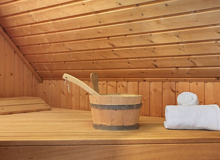 Moderne Kueche und Essbereich in Landgoed De Elsgraven 6-Personen-Ferienhaus, Enter