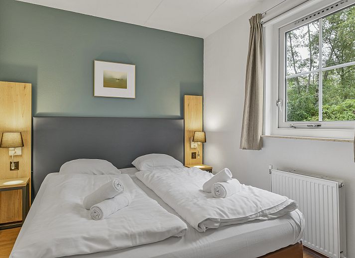 Gemuetliches Wohnzimmer im 4-Personen-Bungalow Landgoed De Elsgraven in Enter, Twente.