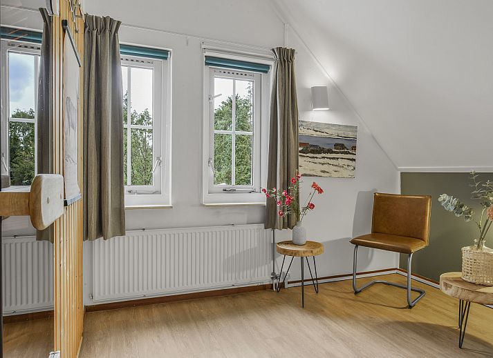 Gemuetliches Wohnzimmer im 4-Personen-Bungalow Landgoed De Elsgraven in Enter, Twente.
