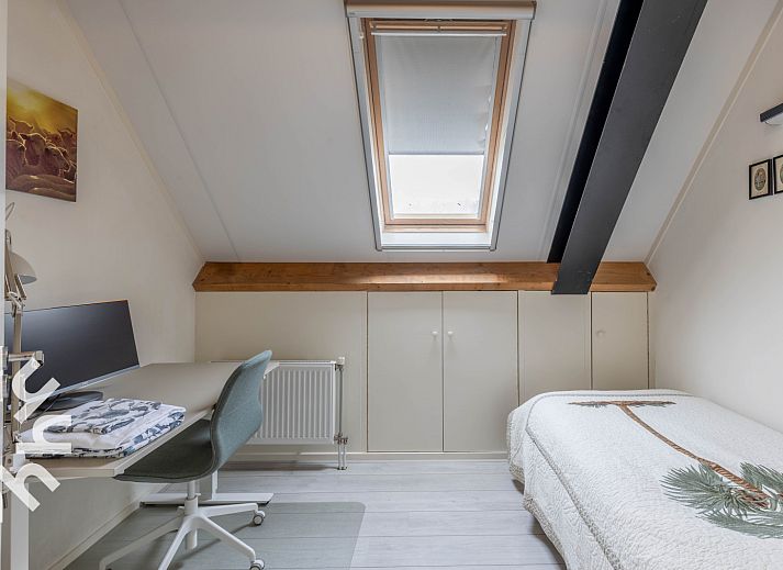 Cozy living room in vacation home OV659 in Enter, Twente with comfortable sofas.