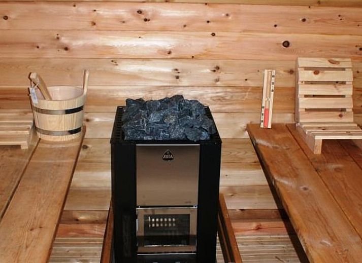 Modernes Wohnzimmer in Cottage in Denekamp, Ferienhaus in Twente, Overijssel mit gemuetlicher Sitzecke.