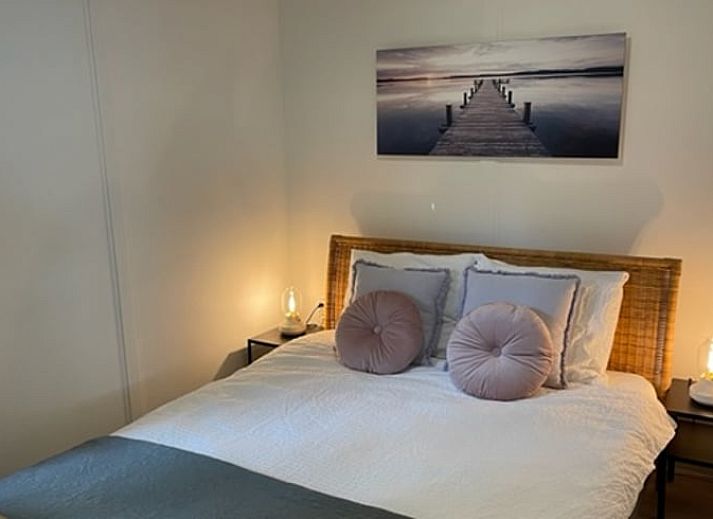 Schoener Blick auf die Natur im Cottage in Denekamp, Ferienhaus in Twente, Overijssel an einem ruhigen Wasserweg.