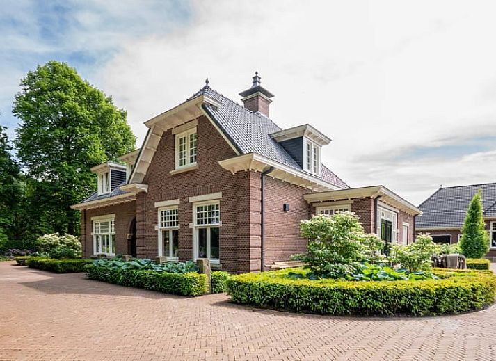 Ferienhaus in Denekamp Ferienhaus in Twente, charmante Aussenseite mit gruener Umgebung in Overijssel.