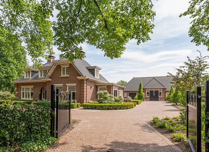 Ferienhaus in Denekamp Ferienhaus in Twente, charmante Aussenseite mit gruener Umgebung in Overijssel.