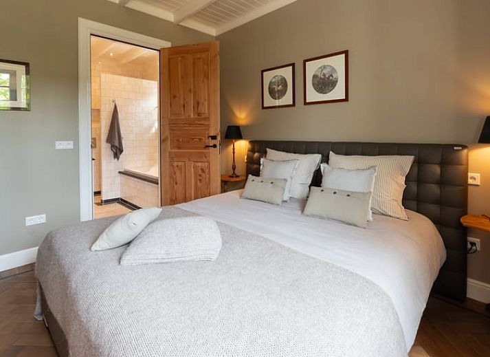 Gemuetlicher Eingang zum Ferienhaus in Denekamp, umgeben von Natur in Twente, Overijssel.