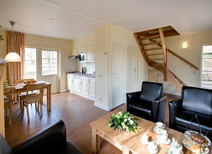 Ferienhaus in Notter mit Reetdach und gruenem Garten in Twente, Overijssel.