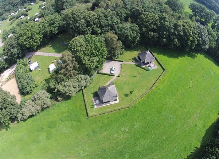 Geniet van de rust op de veranda van Huisje in Notter, vakantiehuis in Twente, Overijssel.