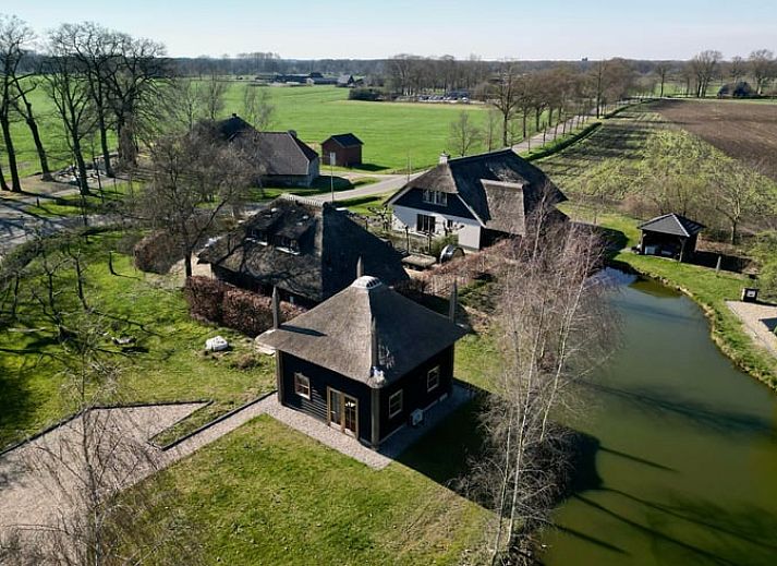 Stijlvolle keukenapparatuur in Vakantiehuis in Notter, ideaal voor koken in Twente, Overijssel.