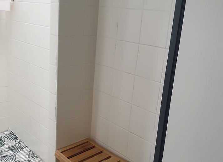 Geraeumige Terrasse im Ferienhaus in Daarle, ideal fuer Entspannung in Twente, Overijssel.