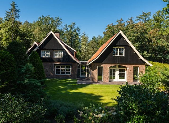 Geniet van de rust bij Huisje in Losser, een vakantiehuis omringd door groene natuur in Twente, Overijssel.