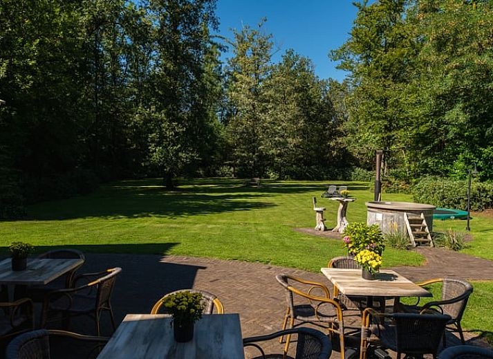 Geniet van de rust bij Huisje in Losser, een vakantiehuis omringd door groene natuur in Twente, Overijssel.