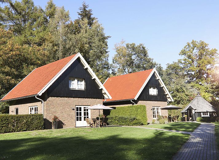 Stilvolles Wohnzimmer des Ferienhauses De Regenboog in Losser, Twente, Overijssel.