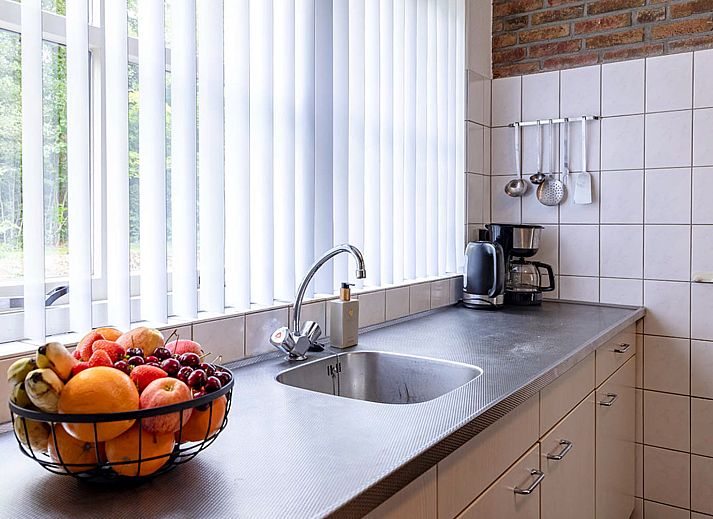 Stilvolles Wohnzimmer des Ferienhauses De Regenboog in Losser, Twente, Overijssel.