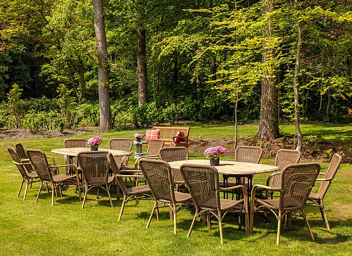 Gemuetliche Huette im Ferienhaus De Regenboog in Losser, Twente, ideal zum Entspannen.