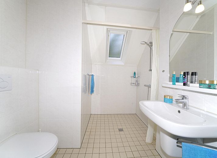 Outdoor terrace at Boshuus XL Wellness vacation home in Deurningen, Twente, Overijssel surrounded by nature.