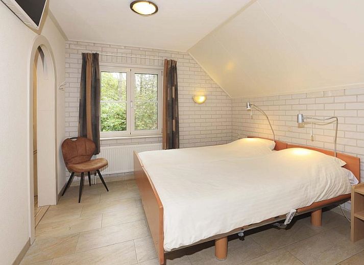 Outdoor terrace at Boshuus XL Wellness vacation home in Deurningen, Twente, Overijssel surrounded by nature.