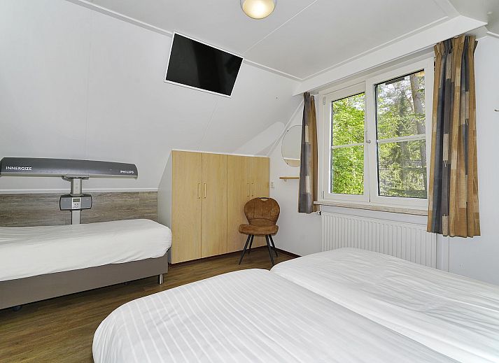 Geraeumiges Wohnzimmer im Familienhuus, Deurningen, mit gemuetlicher Sitzecke und viel Licht.