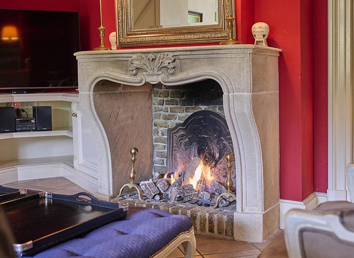 Aerial photo of Erve Het Klaashuis vacation home in Deurningen, Twente, Overijssel, surrounded by lush nature and green forests.