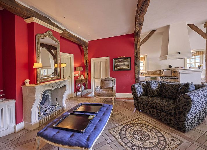 Cozy living room of Erve Het Klaashuis vacation home in Deurningen, Twente, with authentic wooden beams and warm furnishings.