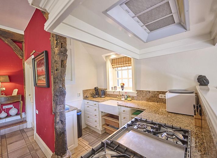 Cozy living room in vacation home Erve Het Klaashuis, Deurningen, Twente, with comfortable sofas and country charm.