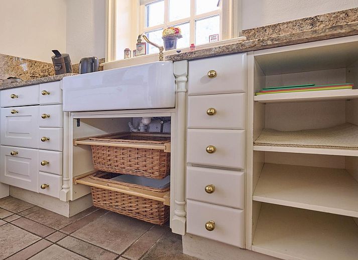 Cozy living room in vacation home Erve Het Klaashuis, Deurningen, Twente, with comfortable sofas and country charm.