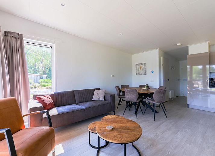 Ferienhaus Linde 6 in Hoge Hexel, Twente mit moderner Veranda, umgeben von gruener Natur in Overijssel.